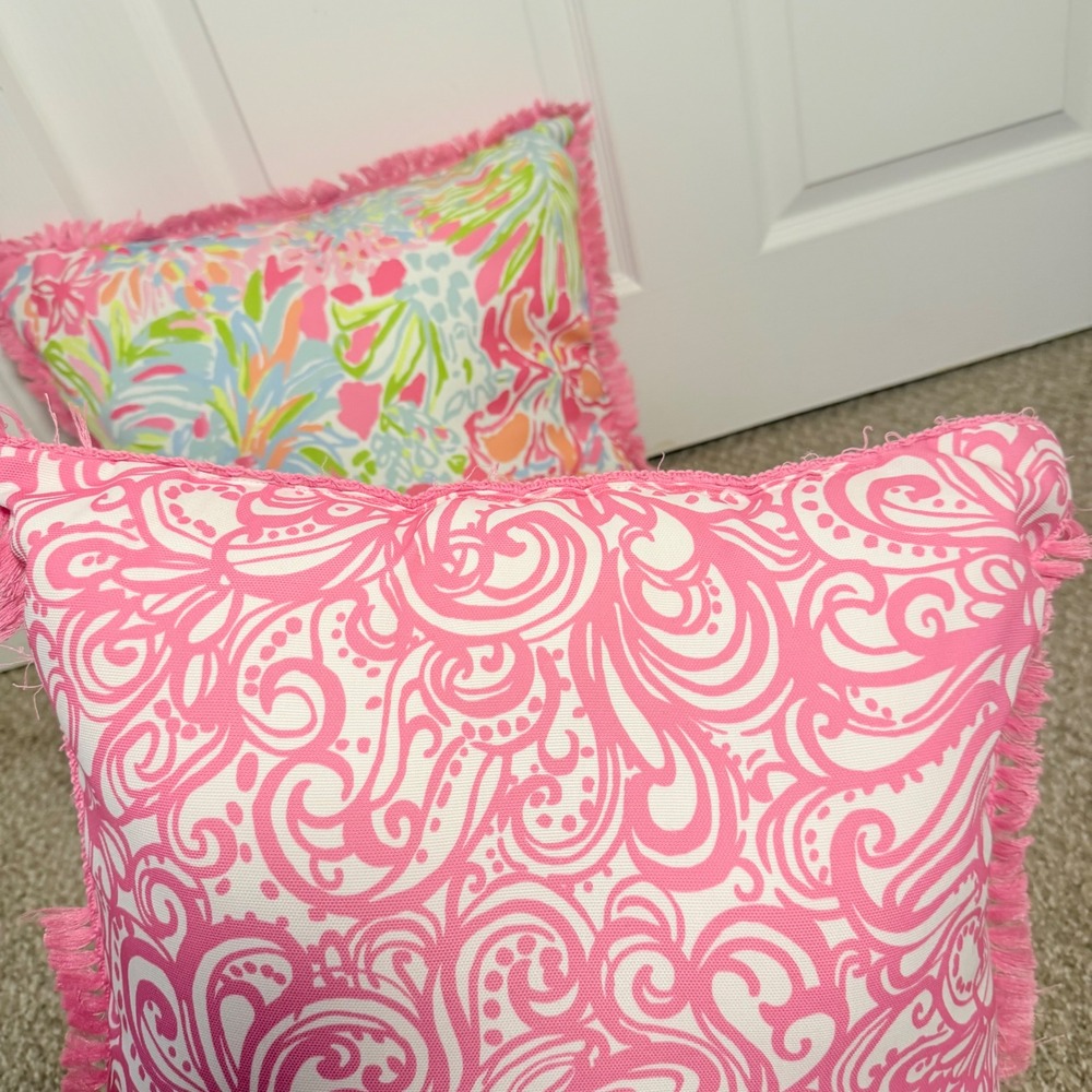 2 Lilly Pulitzer Indoor Outdoor Preppy Reversible Pillow 18x18 Floral Giraffe - Picture 4 of 6